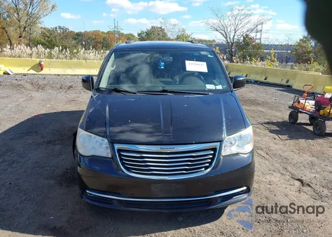 2013 Chrysler Town & Country Touring z USA, uszkodzony, nr VIN 2C4RC1BG4DR714689
